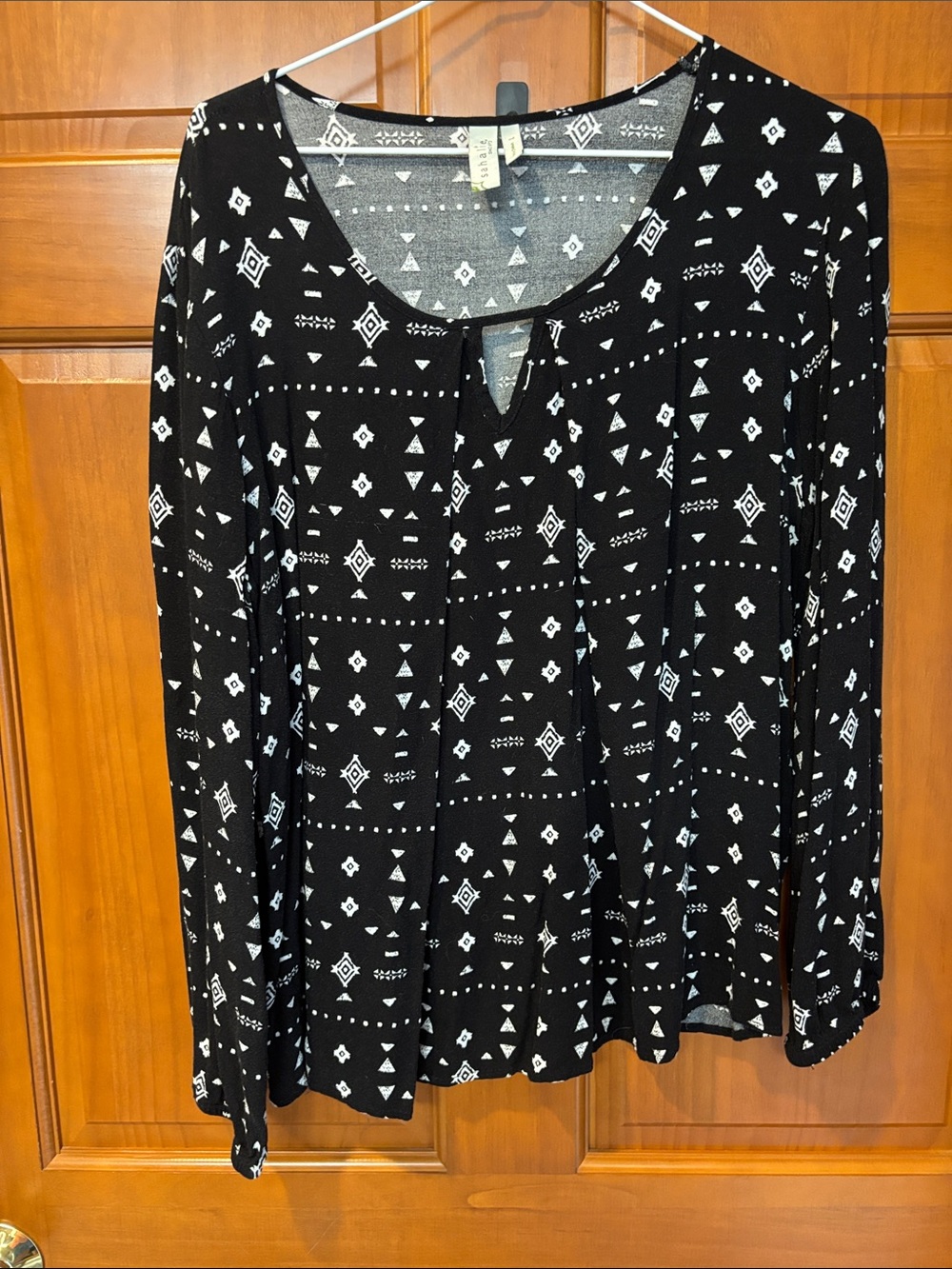 sahalie Black Long-Sleeve Top with White Geometric Print